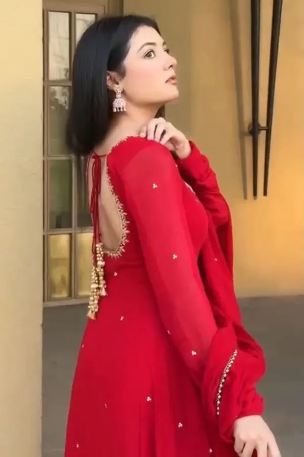Red_gown_