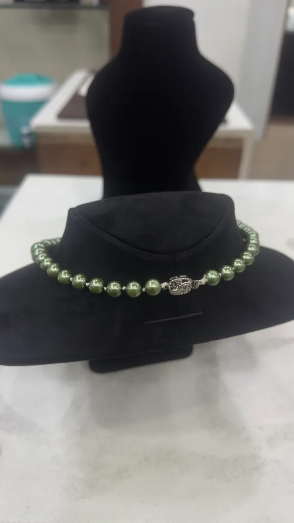 Olive_Green_Glass_Pearl_Semi_Precious_Necklace_For_Women