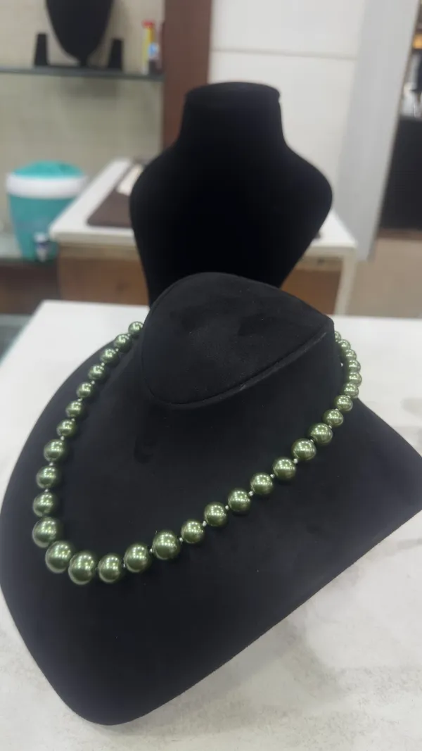 Olive_Green_Glass_Pearl_Semi_Precious_Necklace_For_Women