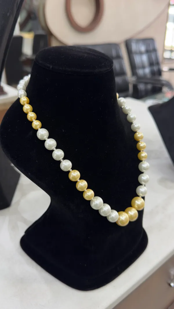 Yellow_And_White_Glass_Pearl_Semi_Precious_Necklace_For_Women