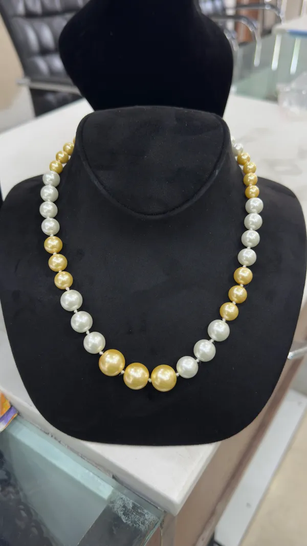 Yellow_And_White_Glass_Pearl_Semi_Precious_Necklace_For_Women