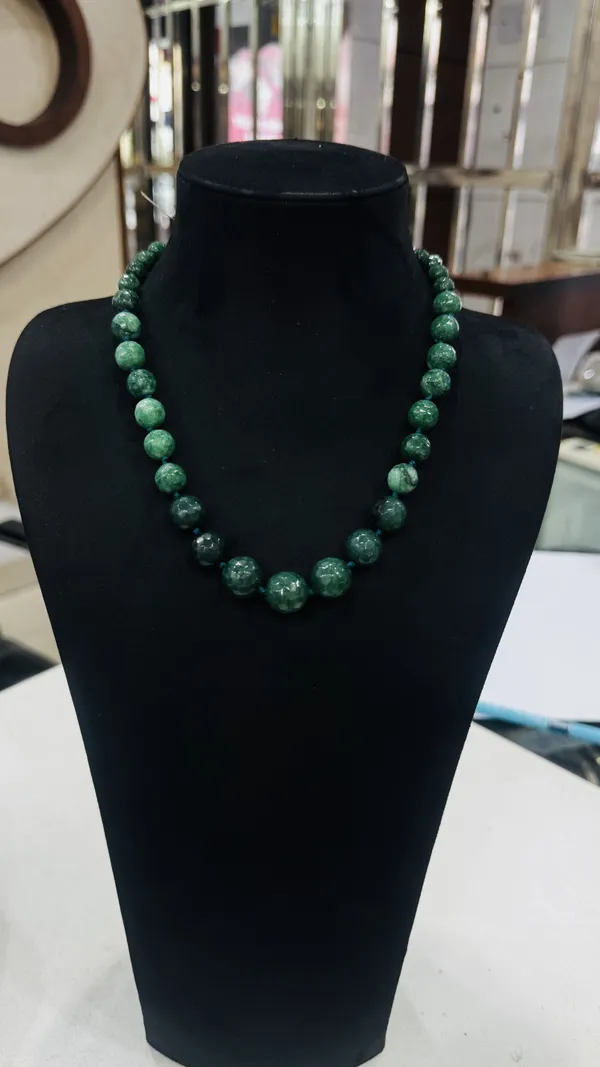 Emerald_Green_Onyx_Necklace_For_Women