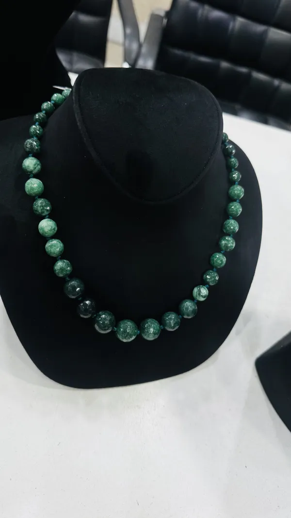 Emerald_Green_Onyx_Necklace_For_Women