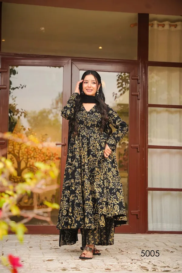 Black_And_Gold_Printed_Anarkali_Kurta_Set_For_Women