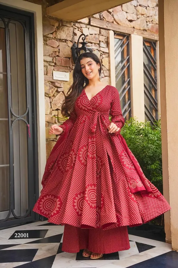 Maroon_Red_Cambric_Cotton_Printed_Kurti_Pant_Dupatta_Set