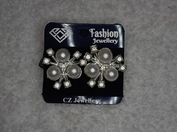 Pearl_Crystal_Floral_Stud_Earrings_For_Women