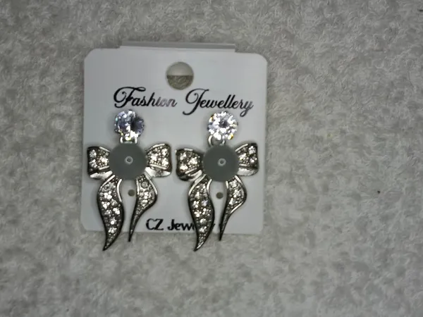 Black_Silver_Cz_Stone_Bow_Stud_Earring_For_Women
