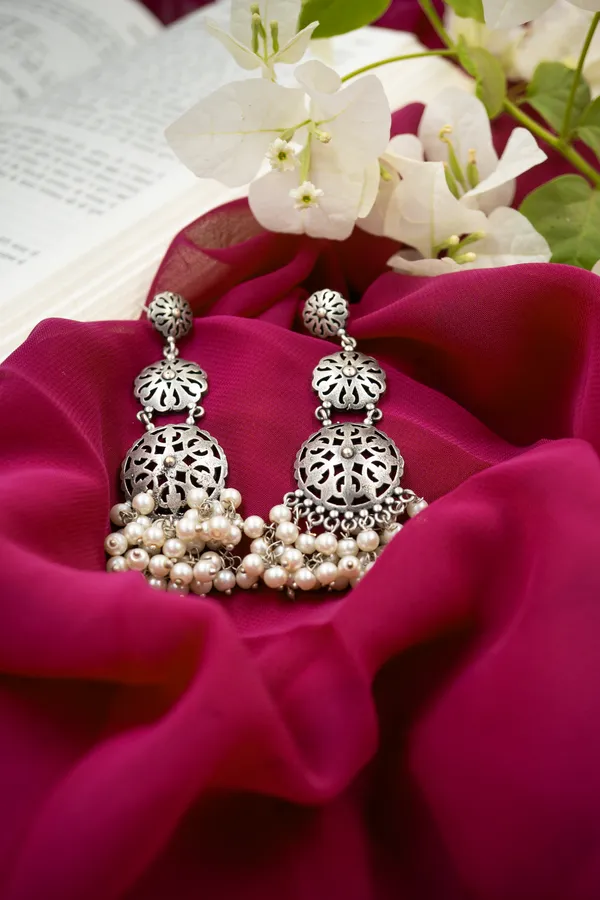 Regal_Bloom_Pearl_Jhumka_Earrings