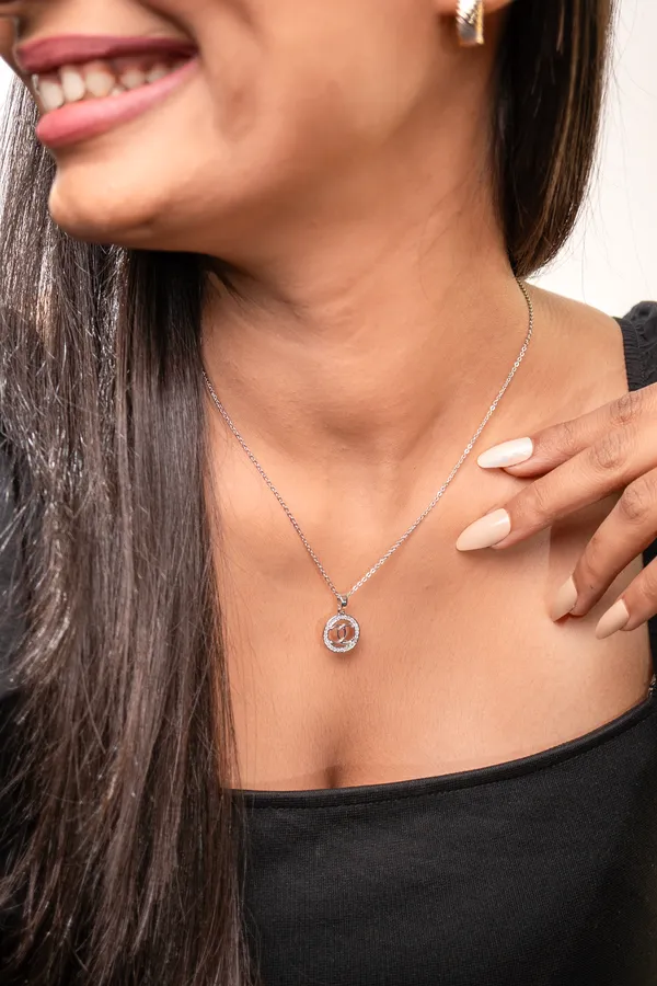 Luna_Embrace_Pendant_Chain