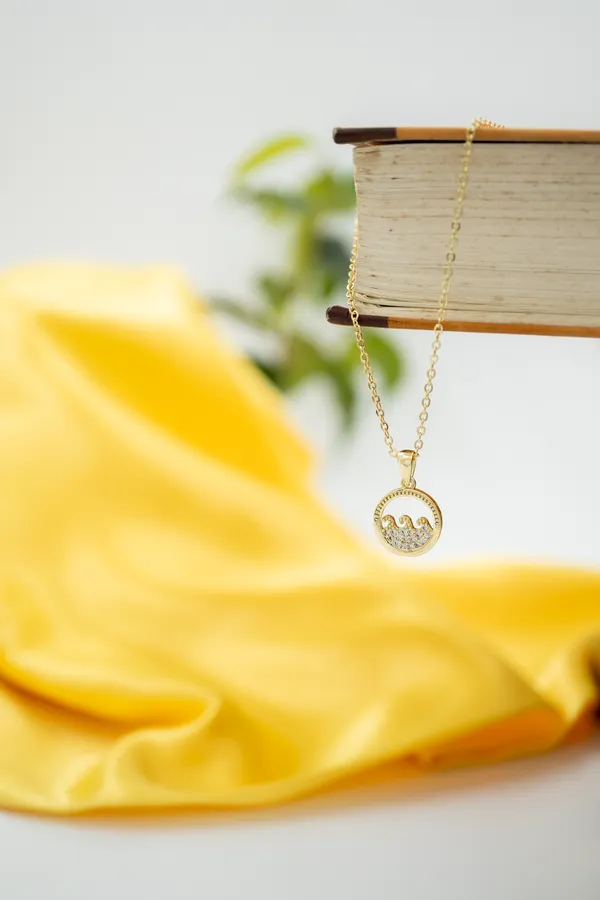 Radiant_Circle_Gold_Pendant
