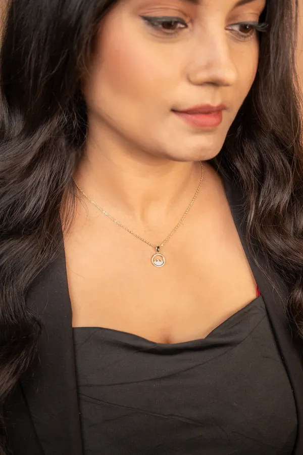 Radiant_Circle_Gold_Pendant