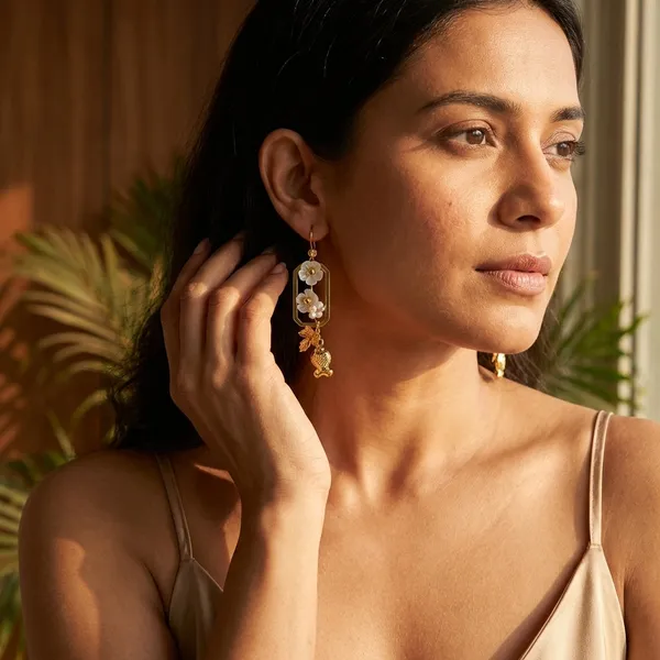 Elegant_Floral_Charm_Drop_Earrings