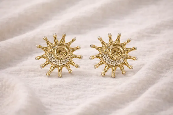 Aurum_Pearl_Star_Glam_Studs