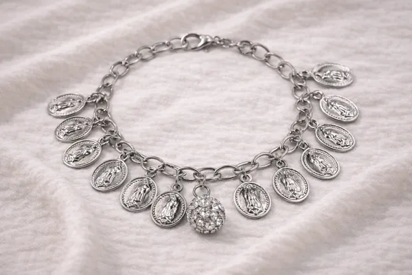Classic_Silver_Charm_Chain