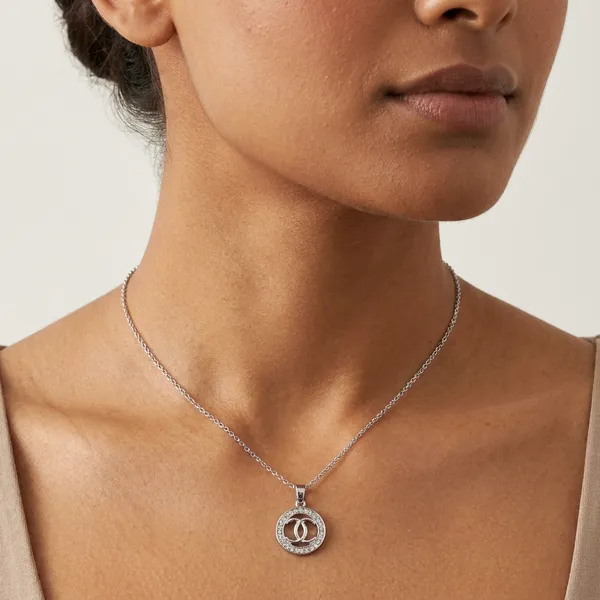 Luna_Embrace_Pendant_Chain