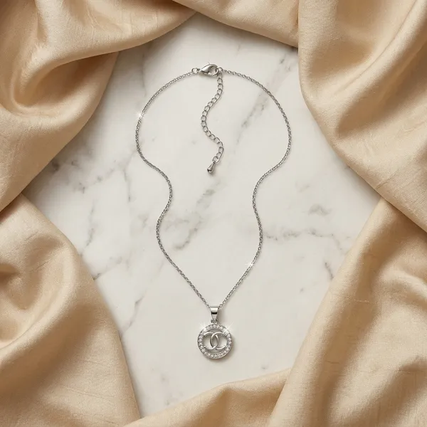 Luna_Embrace_Pendant_Chain