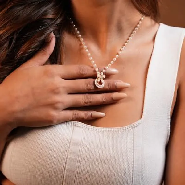 Pusha_Pearl_Bow_Charm_Necklace_for_Women