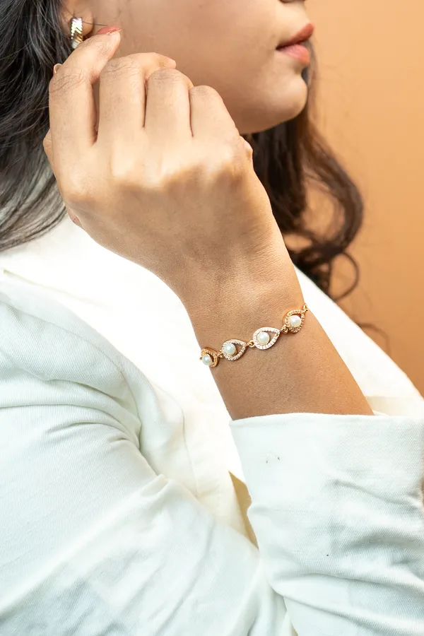Pusha_Premium_Brass_Pearl_Bracelet_for_Women