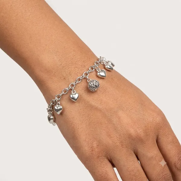 Silver_Heart_Charm_Bracelet