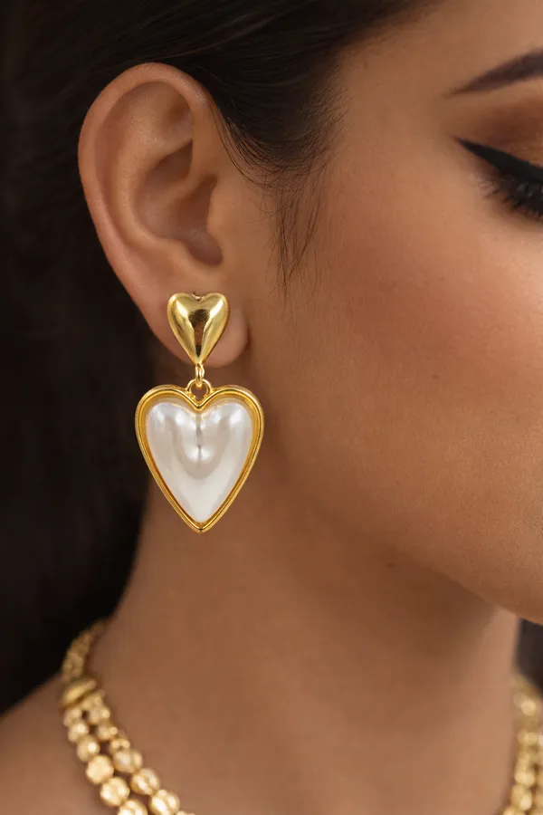 Pearl_Glow_Heart_Earrings