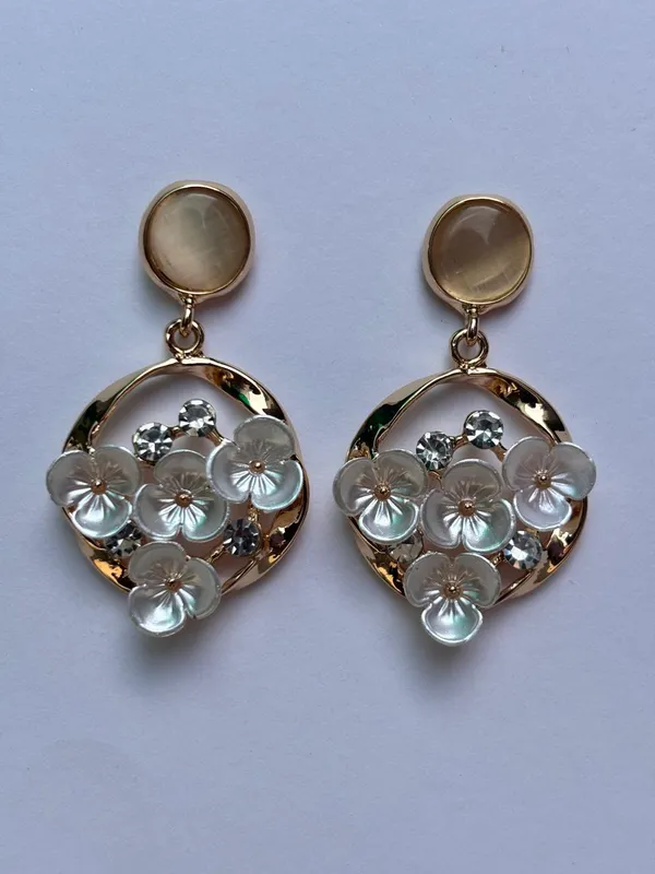 Golden_Brass_Anti-Tarnish_Floral_Mother_Of_Pearl_Drop_Earrings_For_Women