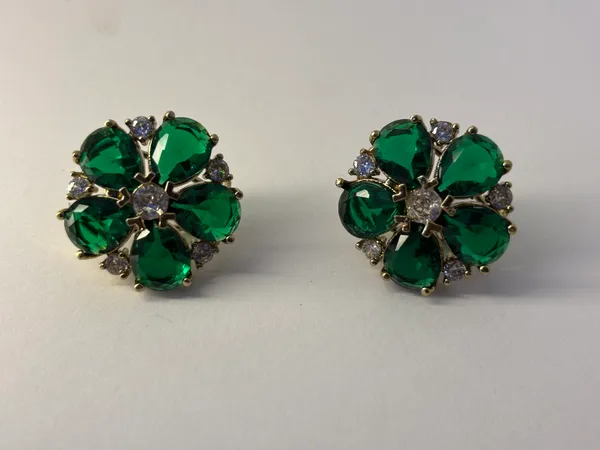 Green_Copper_Alloy_Meena_Stone_Floral_Stud_Earrings_For_Women