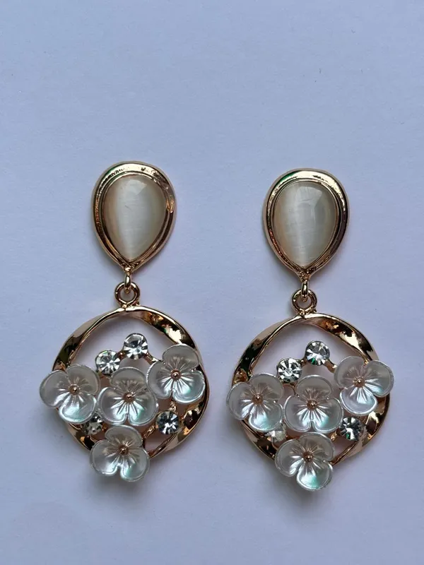 Golden_Brass_Anti-Tarnish_Floral_Mother_Of_Pearl_Drop_Earrings_For_Women