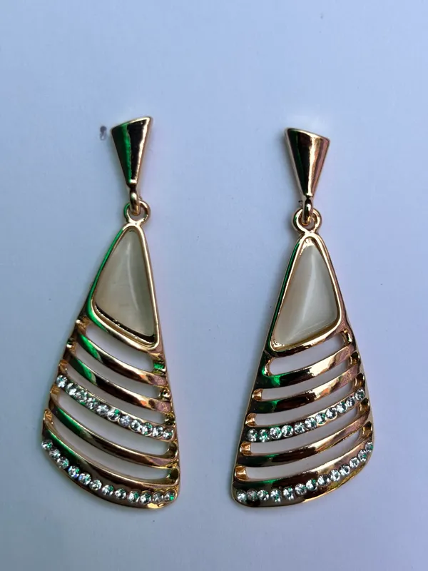 White_and_Golden_Hanging_Earings