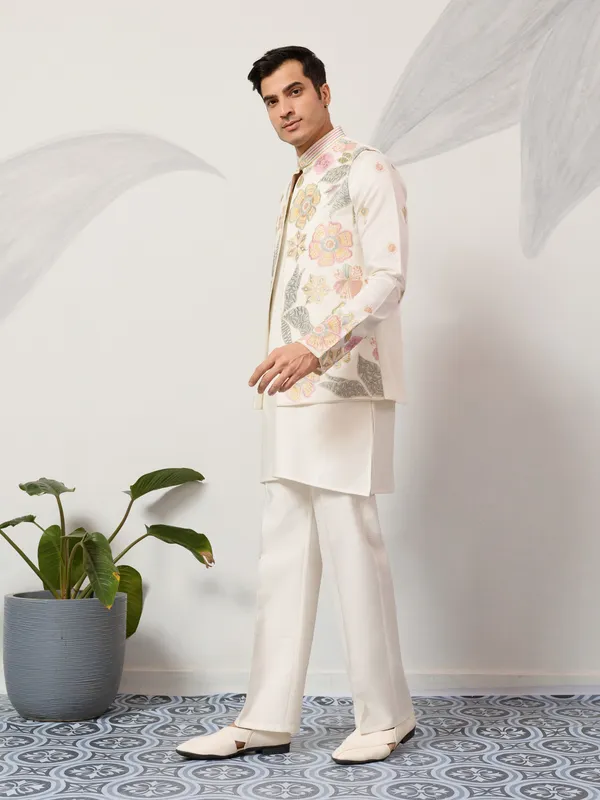 Ivory_Jacquard_Silk_Embroidered_Kurta_Pajama_Jacket_Set_For_Men