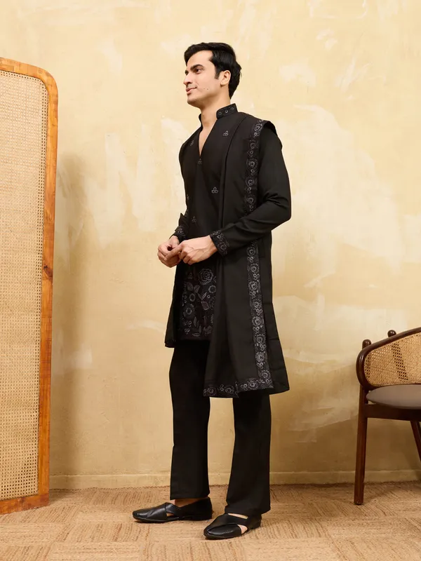 Black_Silk_Blend_Embroidered_Kurta_Set_With_Jacket_For_Men