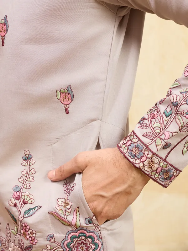 Mauve_Silk_Blend_Floral_Embroidered_Kurta_Set_With_Dupatta_For_Men