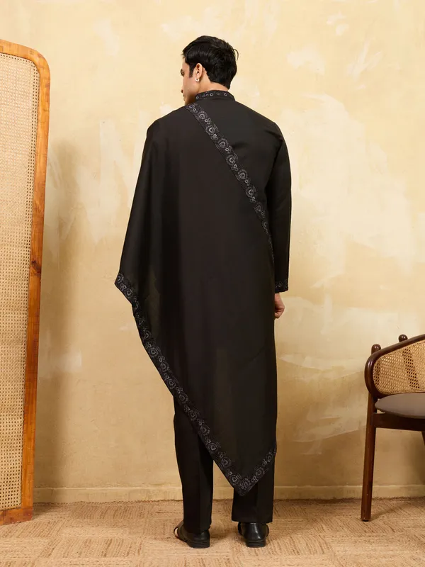 Black_Silk_Blend_Embroidered_Kurta_Set_With_Jacket_For_Men