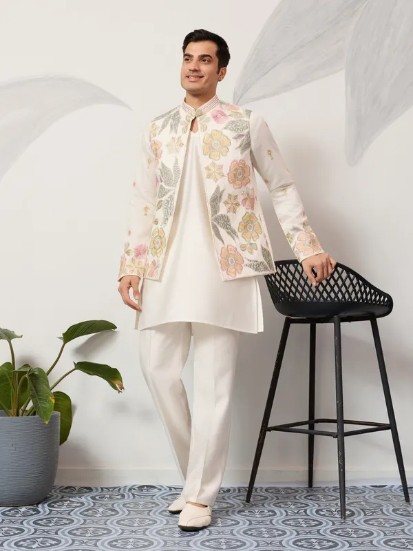 Ivory_Jacquard_Silk_Embroidered_Kurta_Pajama_Jacket_Set_For_Men