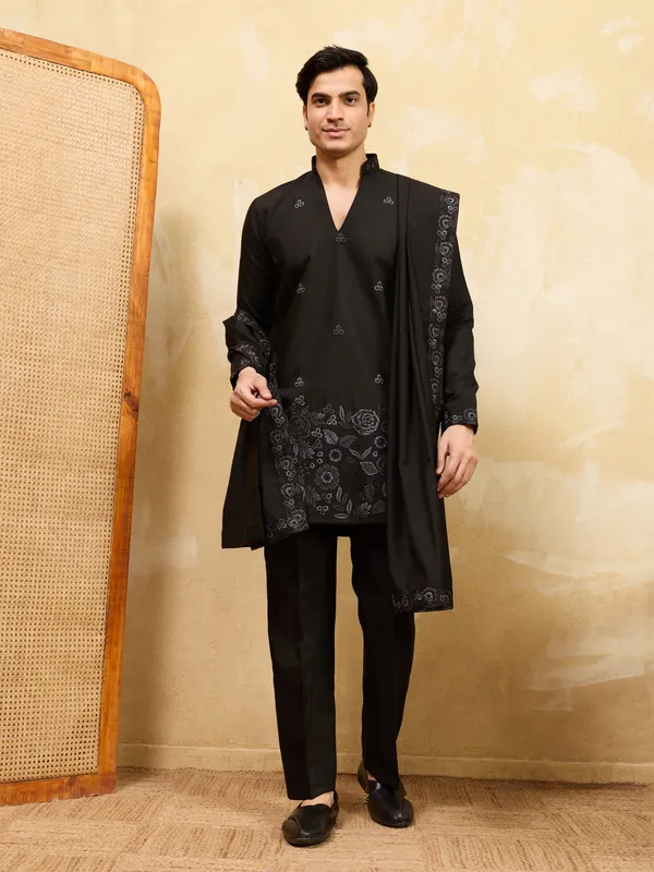 Black_Silk_Blend_Embroidered_Kurta_Set_With_Jacket_For_Men