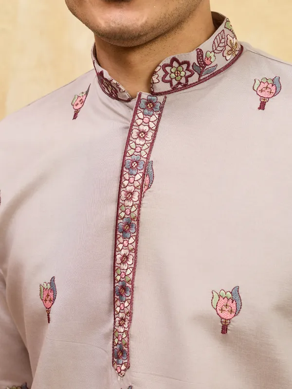 Mauve_Silk_Blend_Floral_Embroidered_Kurta_Set_With_Dupatta_For_Men