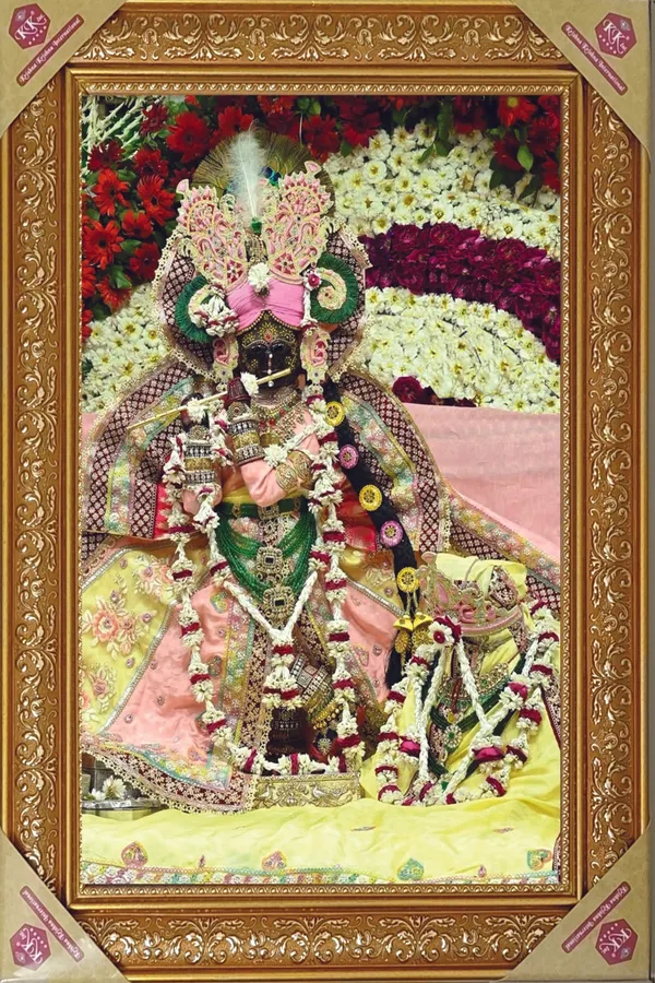 Premium_Shri_Radha_Vallabh_Lal_Ji_Divine_Floral_Darshan_Golden_Framed_Portrait