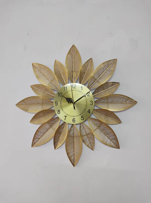 AM_HOME_DECOR_™_Decorative_Leaves_Shape_Wall_Mounted_Iron_Hanging_Stylish_and_Latest_Metal_Wall_Clock_for_Living,_Study,_Hall,_Dining_and_Bedroom_(Golden_and_White,_24_inch),_Standard