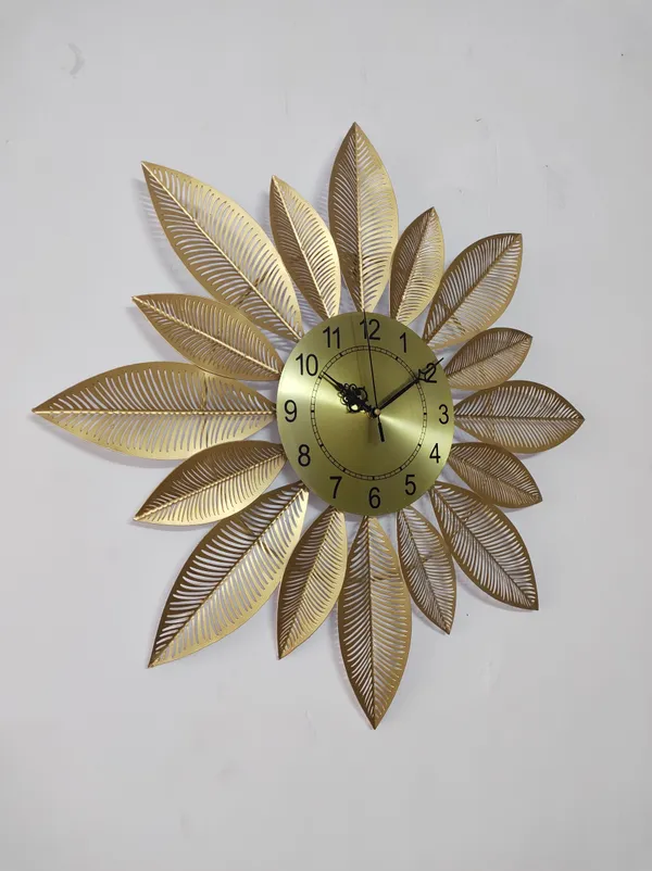AM_HOME_DECOR_™_Decorative_Leaves_Shape_Wall_Mounted_Iron_Hanging_Stylish_and_Latest_Metal_Wall_Clock_for_Living,_Study,_Hall,_Dining_and_Bedroom_(Golden_and_White,_24_inch),_Standard