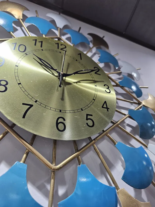 Amhomedecor_Analog_75_cm_X_75_cm_Wall_Clock_(Multicolor,_Without_Glass,_Standard)