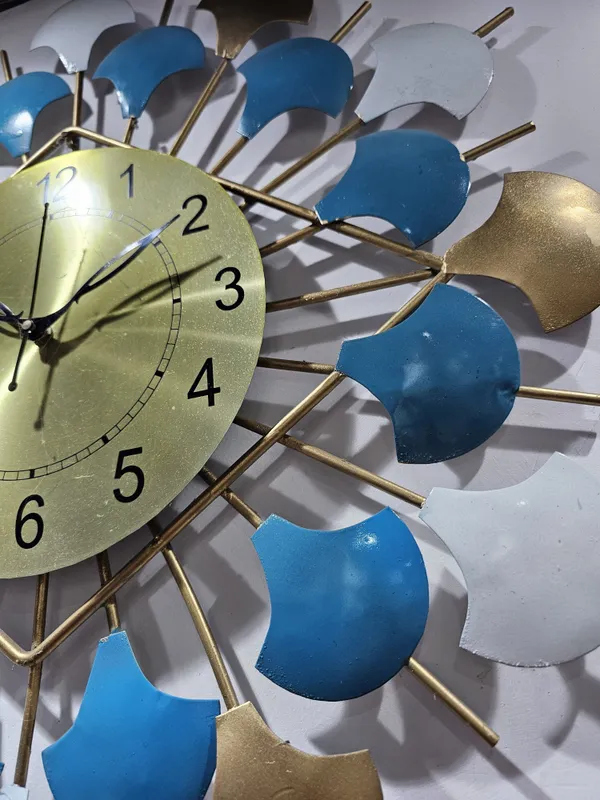 Amhomedecor_Analog_75_cm_X_75_cm_Wall_Clock_(Multicolor,_Without_Glass,_Standard)