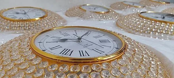 AM_Home_Decor_Premium_Decorative_Crystal_Wall_Clock_Metal_Abstract_Clock_Best_Analog_Luxury_Fancy_Diamond_Studdded_Roman_Number_Beautiful_Home_Decor_Living_Room,Size:Gold_42_cm_and_Dial_20_cm