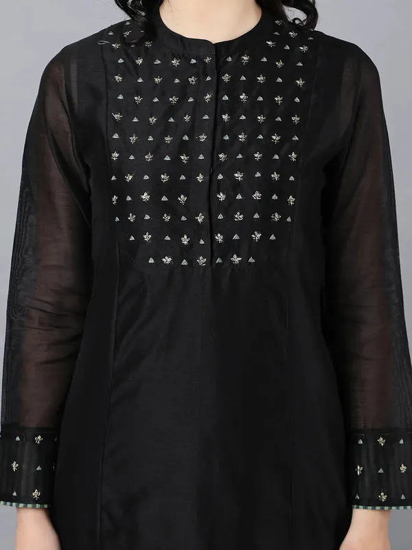 Black_Cupro_Silk_Embroidered_Buta_Kurta_For_Women