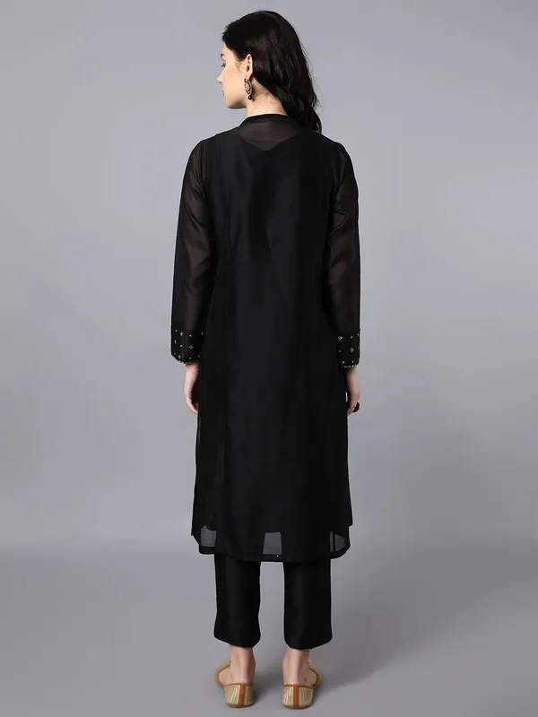 Black_Cupro_Silk_Embroidered_Buta_Kurta_For_Women