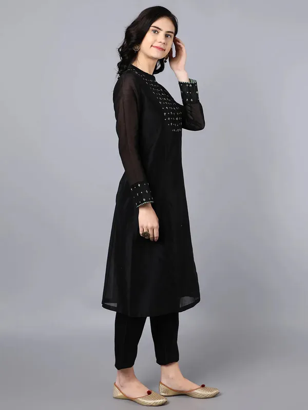 Black_Cupro_Silk_Embroidered_Buta_Kurta_For_Women