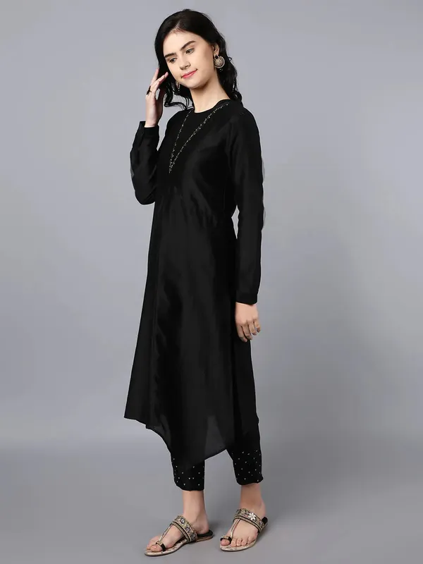 Black_Cupro_Silk_Chanderi_Asymmetric_Embroidered_Kurta_For_Women
