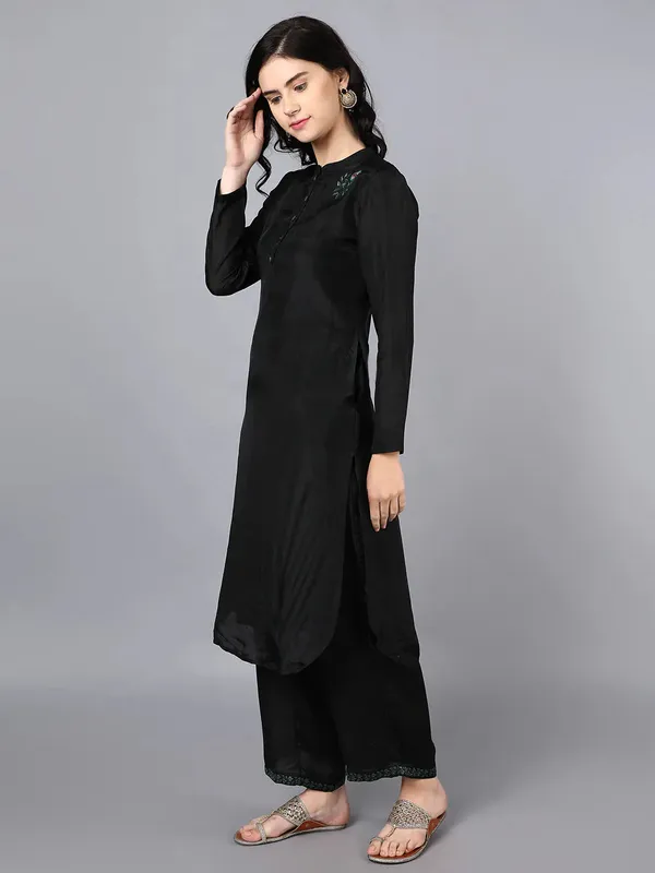 Black_Cupro_Silk_Chanderi_Hand_Embroidered_Kurta_Set_For_Women