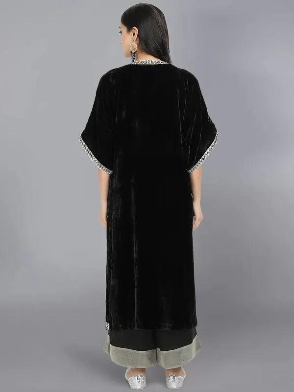 Black_Velvet_Organza_Neck_Embroidered_Kurta_For_Women
