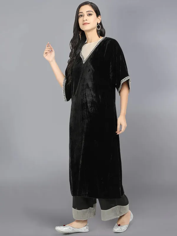 Black_Velvet_Organza_Neck_Embroidered_Kurta_For_Women