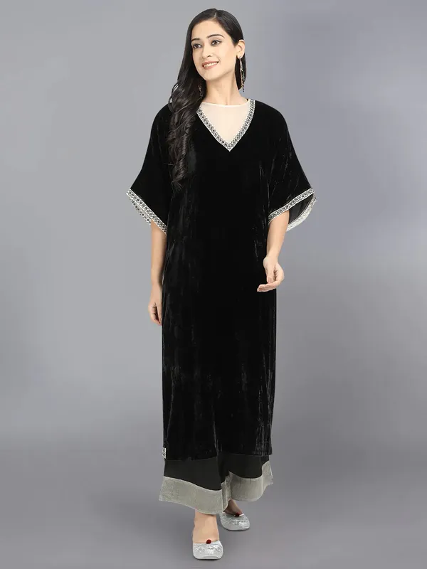 Black_Velvet_Organza_Neck_Embroidered_Kurta_For_Women