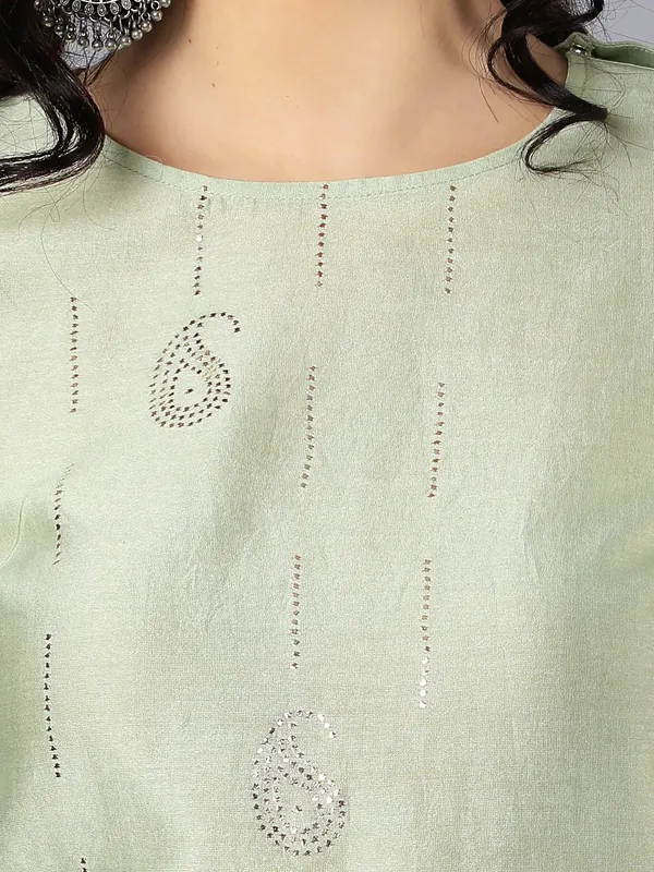 Green_Cupro_Silk_Velvet_Embroidered_Kurta_For_Women